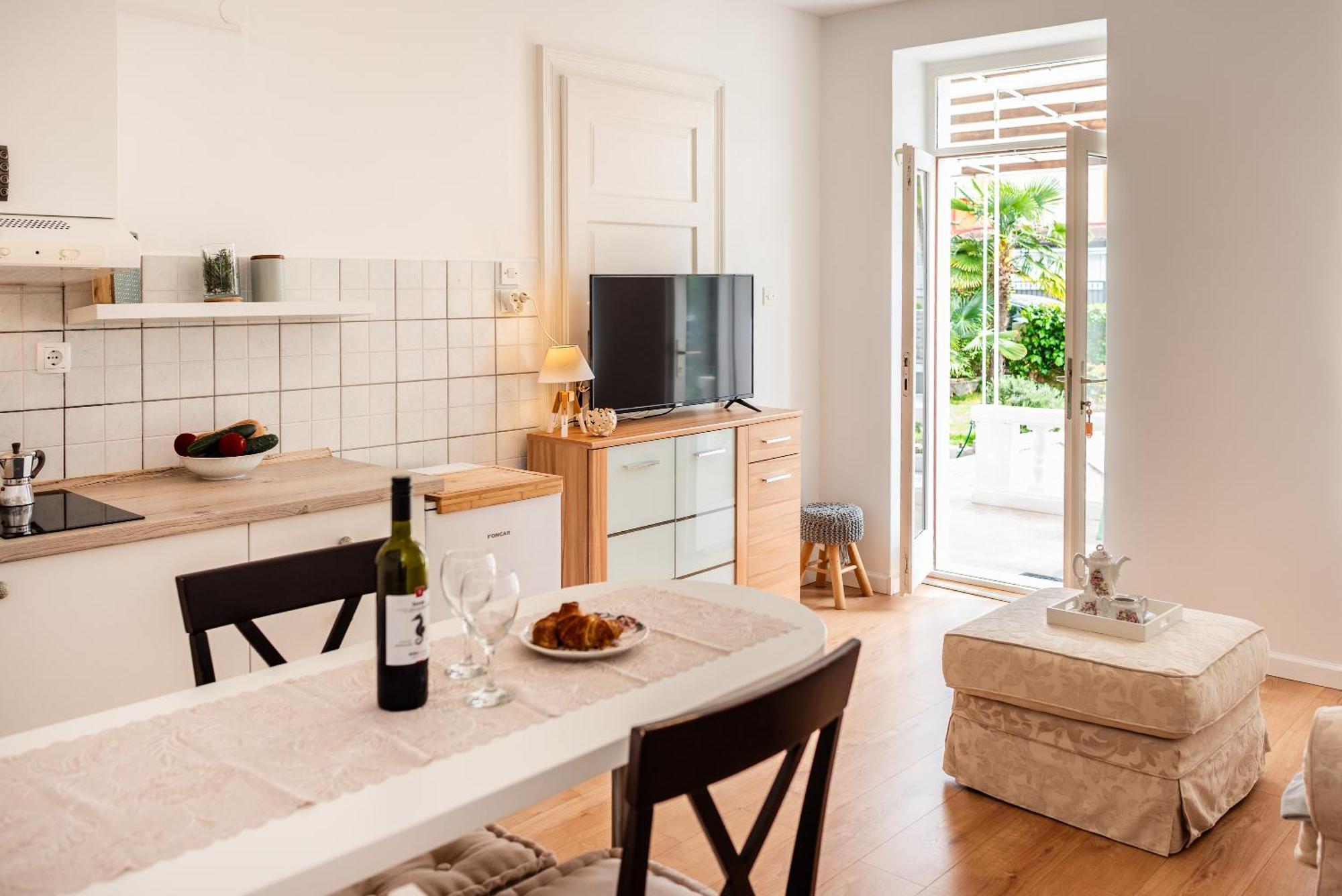 Apartments House Pinezic Malinska Bilik gambar